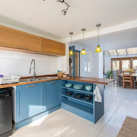 West End - Beautiful Town House In North Yorkshire Market Town - Sleeping 10 *