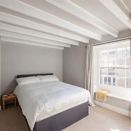 West End - Beautiful Town House In North Yorkshire Market Town - Sleeping 10 Nyaraló Kirkbymoorside