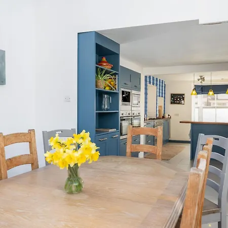 West End - Beautiful Town House In North Yorkshire Market Town - Sleeping 10 *