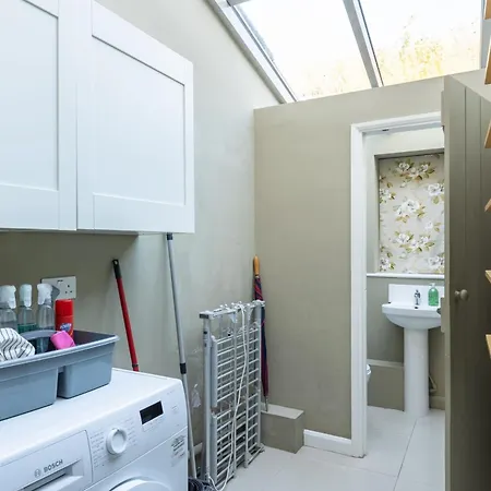 West End - Beautiful Town House In North Yorkshire Market Town - Sleeping 10 *