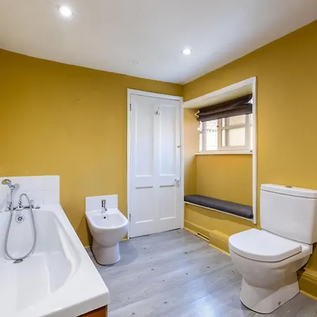 West End - Beautiful Town House In North Yorkshire Market Town - Sleeping 10 Hébergement de vacances *