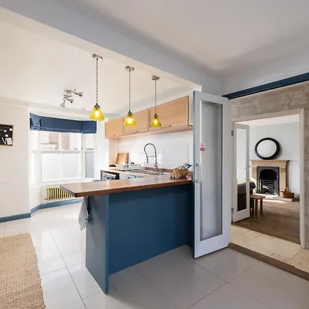West End - Beautiful Town House In North Yorkshire Market Town - Sleeping 10 *