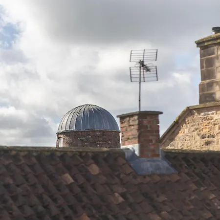 West End - Beautiful Town House In North Yorkshire Market Town - Sleeping 10 Hébergement de vacances Kirkbymoorside