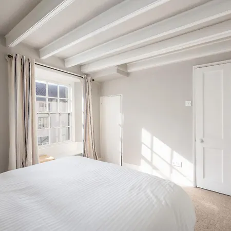 West End - Beautiful Town House In North Yorkshire Market Town - Sleeping 10