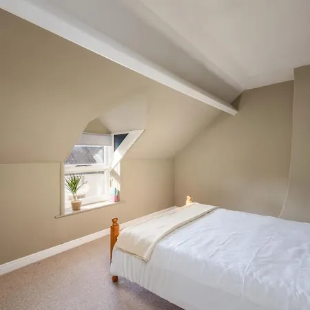 West End - Beautiful Town House In North Yorkshire Market Town - Sleeping 10 Kirkbymoorside