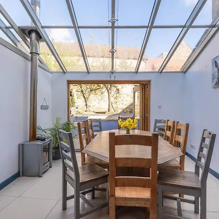 West End - Beautiful Town House In North Yorkshire Market Town - Sleeping 10 Hébergement de vacances