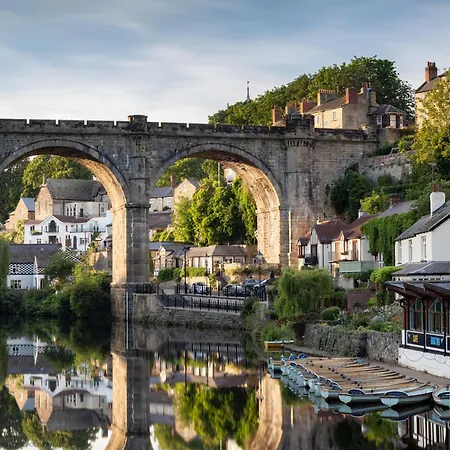 West End - Beautiful Town House In North Yorkshire Market Town - Sleeping 10 *